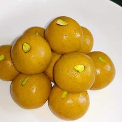 A picture of Besan Ladoo.