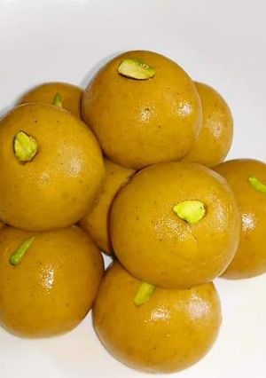 A picture of Besan Ladoo.