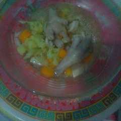 Sup ayam ceker simple buat bocilku nihhh... Iris iris jadi dehhh রেসিপির প্রধান ছবি