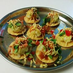 A picture of Papdi Chaat.