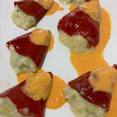 Una foto de Pimientos de Tolosa rellenos de bacalao