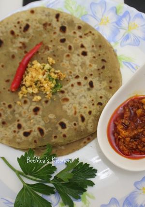 A picture of Stuffed Paneer Paratha.