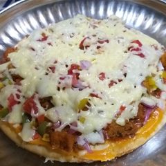 A picture of Chicken veggie tikka pizza.