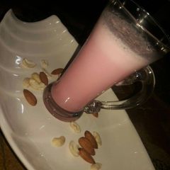 A picture of Rose milkshake.