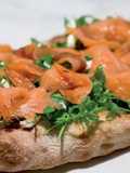 Pinsa Home Made salmone e rucola