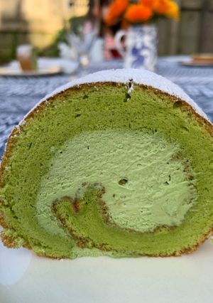 A picture of Pandan Roll Cake.