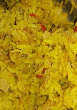 Una foto de Arroz con atún