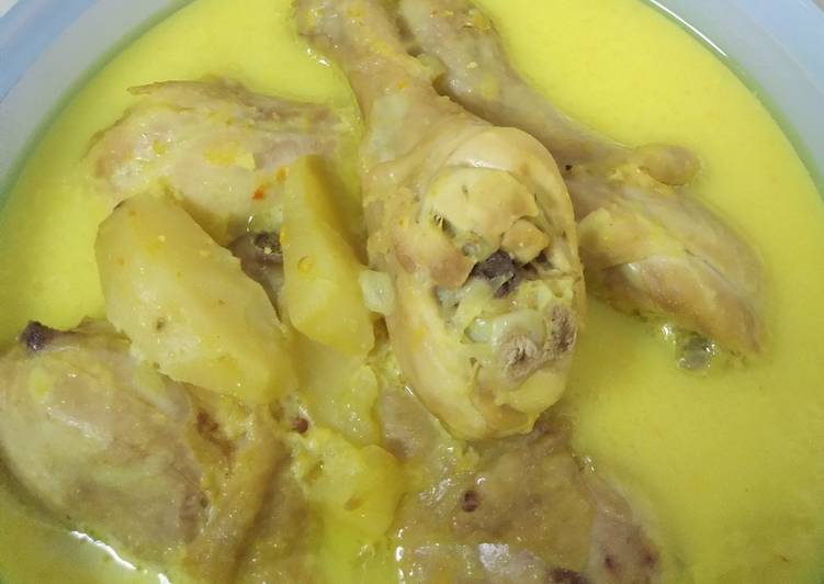 Opor ayam kuah susu