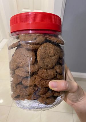 A picture of Famous Amos style cookie.
