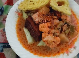 Foto resep Buras Sayur Ketupat plus Semur Lengkap
