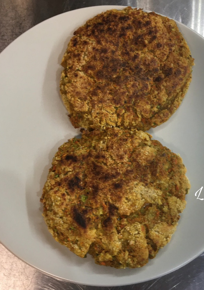 Una foto de Hamburguesas de calabacín y zanahorias