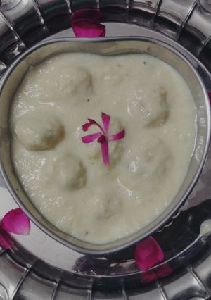 A picture of Sama ke chawal ke rice balls in rabdi.