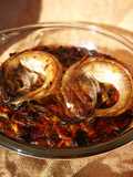 Merlucitas sobre cama de verduras al horno