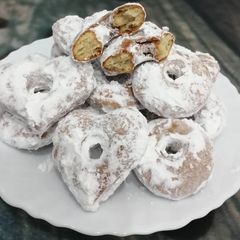 A picture of Zanzibarian old donuts.