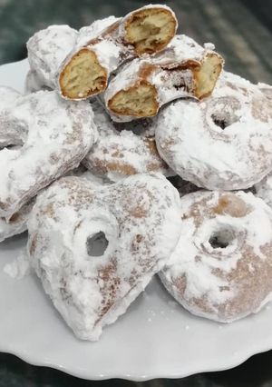 A picture of Zanzibarian old donuts.