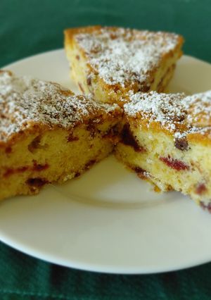 Diós- csokis- meggyes piskóta recept fotója