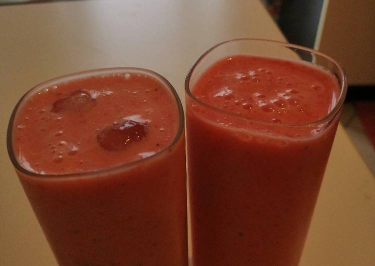 Easiest Way to Prepare Qualsiasi sera della settimana Frullato yogurt e fragole