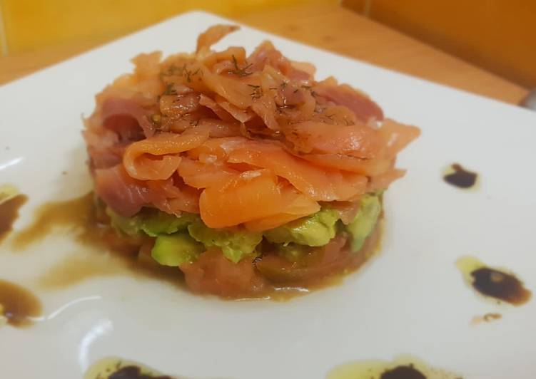 Tartar de salmón ahumado, aguacate y tomate Receta de Salma- Cookpad