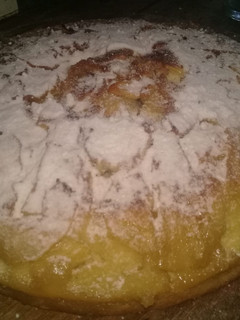 Una foto de Torta invertida de manzanas🍏🍏y canela!!!