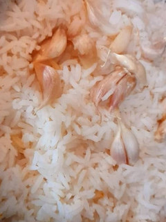 عکسی از دستور دم کردن برنج با سیر