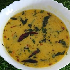 A picture of Kathiyawadi kadhi.