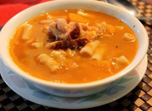 Una foto de Sopa de frejoles (fabes)