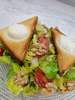 Une photo de Salade de chèvre chaud