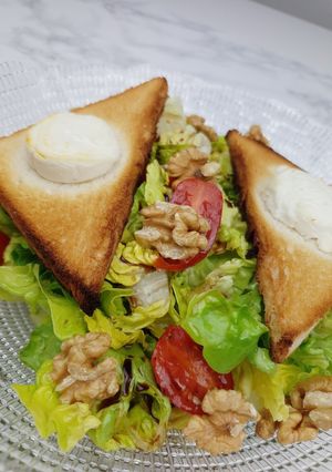 Une photo de Salade de chèvre chaud
