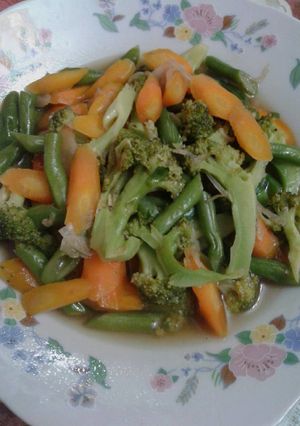 Foto resep Tumis brokoli wortel & buncis simple..