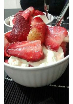 Una foto de Frutillas con crema