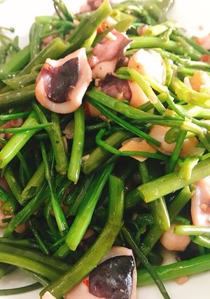 Hình của món Bạch Tuộc Xào Rau Muống.