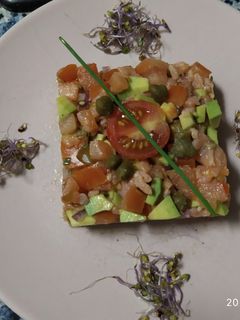 Una foto de Tartar de salmón ahumado