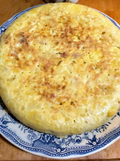 Una foto de Tortilla de patatas con cebolla