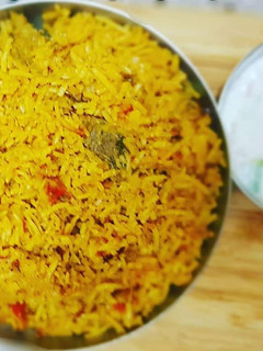 தேங்காய் பால் ஸ்பெஷல் மட்டன் தம் பிரியாணி (Thenkaai paal special mutton biryani recipe in tamil) செய்முறை முக்கிய புகைப்படம்