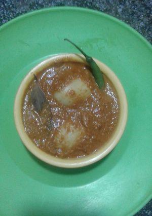A picture of Boiled eggs in shahi gravy.