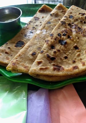 A picture of Holige(puranpoli).