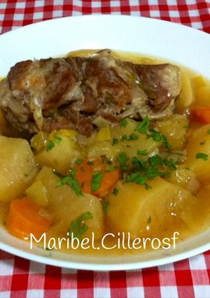 Foto principal de Patatas con espinazo fresco