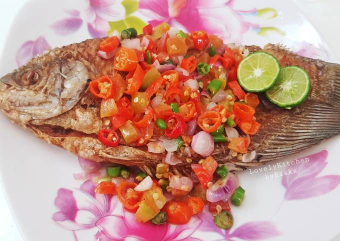 Wajib coba! Resep buat Ikan Gurame Goreng Sambal Dabu Dabu  nikmat