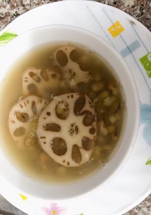 Hình của món Chè đậu xanh củ sen đường phèn.