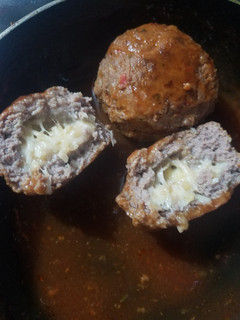 Una foto de Albóndigas picantes con queso