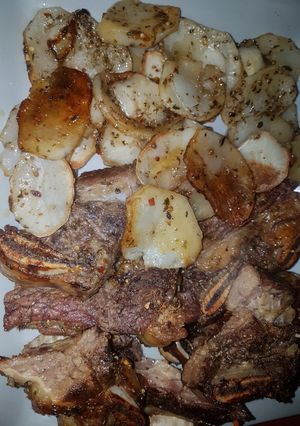 Una foto de Carne al horno con papas