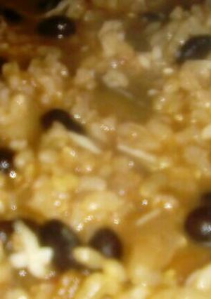 Una foto de Guiso de porotos negros y arroz yamaní