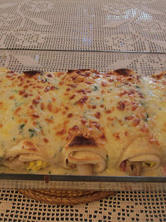 Foto principal de Enrollados de pan de molde con espárragos y bechamel al horno