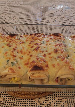 Una foto de Enrollados de pan de molde con espárragos y bechamel al horno