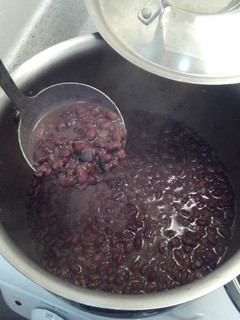 A picture of Black beans.