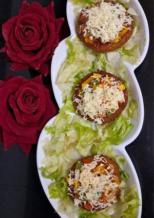 A picture of Mini bread pizza.