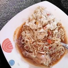 A picture of Ramen(noodle soup with scrambled eggs).