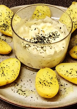 Foto principal de Patatas asadas al microondas con salsa tipo tártara