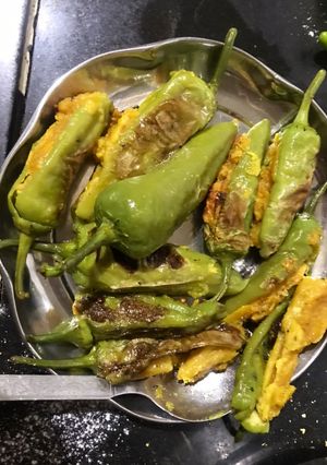 ભરેલ મરચા(Stuffed marcha Recipe in Gujarati) રેસીપી મુખ્ય ફોટો