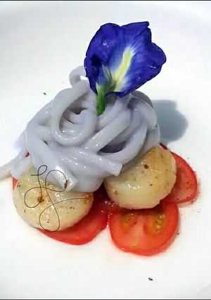 A picture of Blue Alfredo Pasta With Scallop And Tomato For 4th Of July.